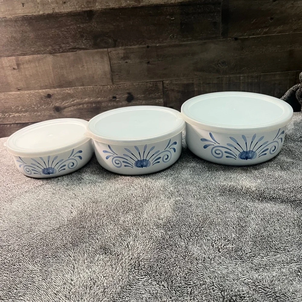 Vintage Lincoware Enamel Nesting Bowls Set of 3 Blue Onion Floral White Lids